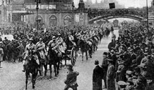 Franzsische Armeeverbnde beim Aufmarsch am Essener Hauptbahnhof. Essen, 1923